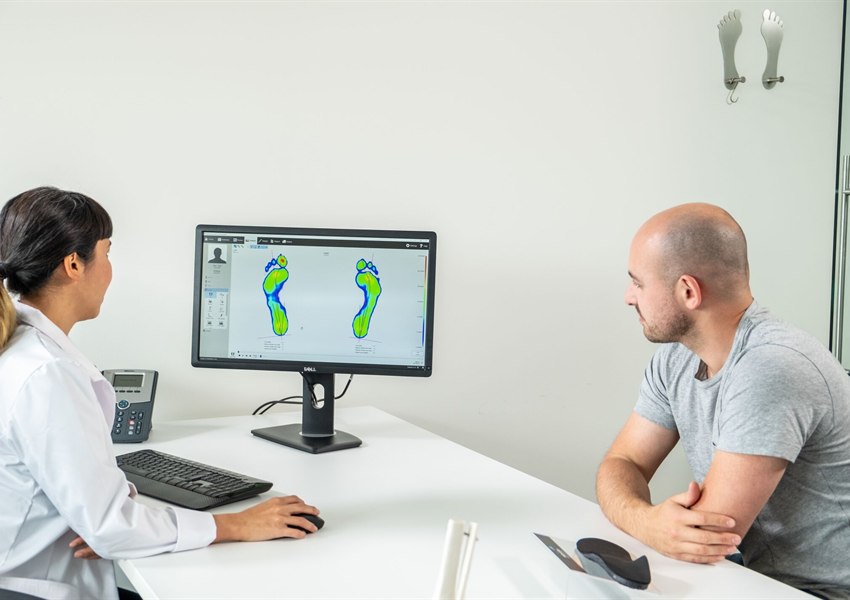 footscan v9 Software — Druckverteilungskarte und Ganganalyse-Auswertung auf dem Bildschirm