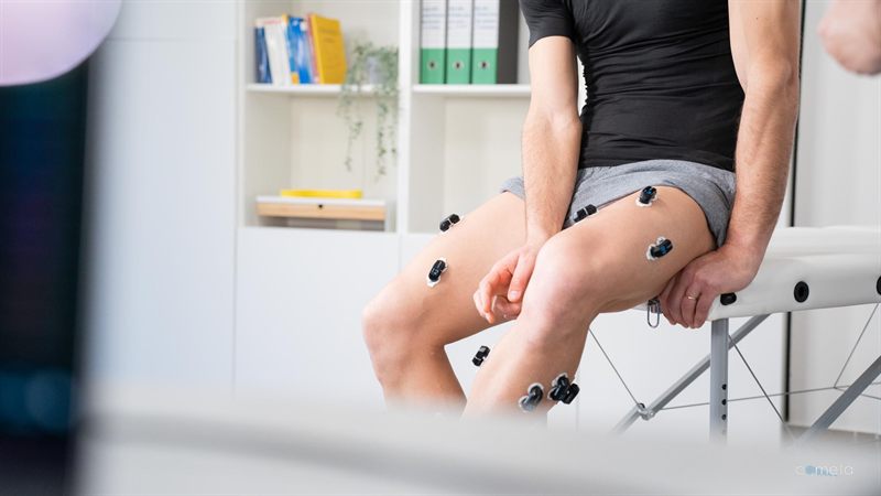 Kabellose EMG-Sensoren an einem Athleten während einer Belastungsmessung